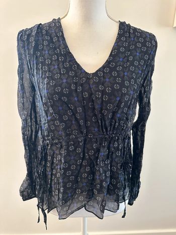 Blouse bariolée en soie noire blanche et bleue La fée Maraboutée T36 S