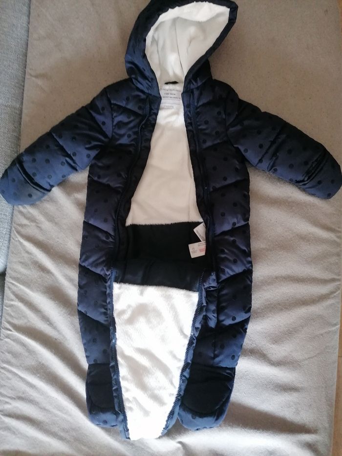 Combinaisons imperméables taille 3 à 6 mois - photo numéro 2