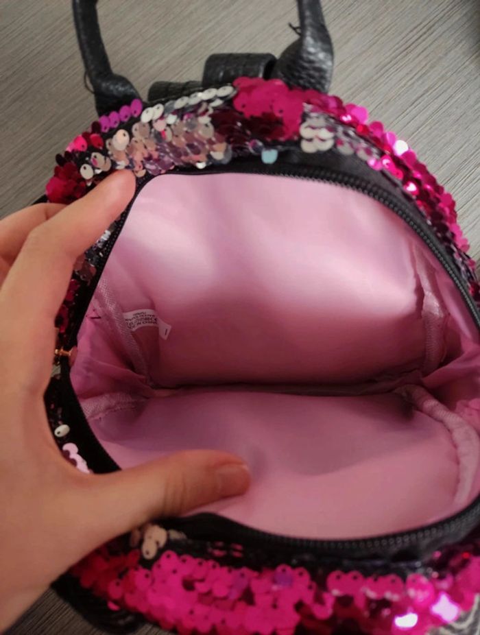 Sac chat qui change de couleur - dressing trié par tailles - photo numéro 3