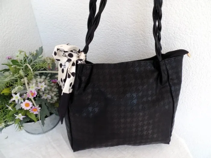Sac noir fourre-tout & joli nœud - photo numéro 3