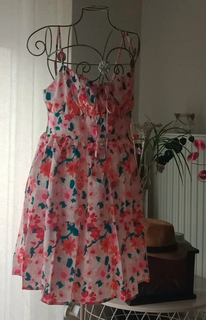 Petite robe à bretelles - photo numéro 2