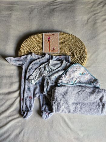 Pyjama + body + cape de bain - 1 mois