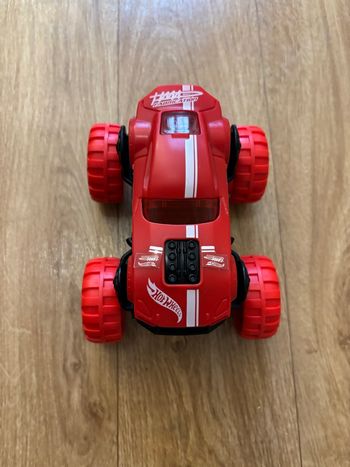 Voiture géante kinder rouge 