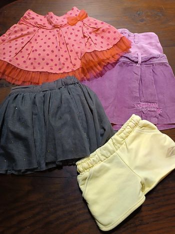 Lot 3 jupes 1 short