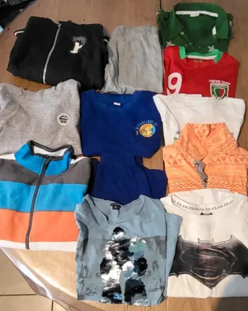Lot 12 vêtements garçon 8ans
