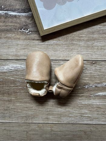 Chaussons beige ( 0/3 mois )