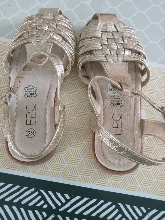 Sandalette pointure 29 FPC - photo numéro 3