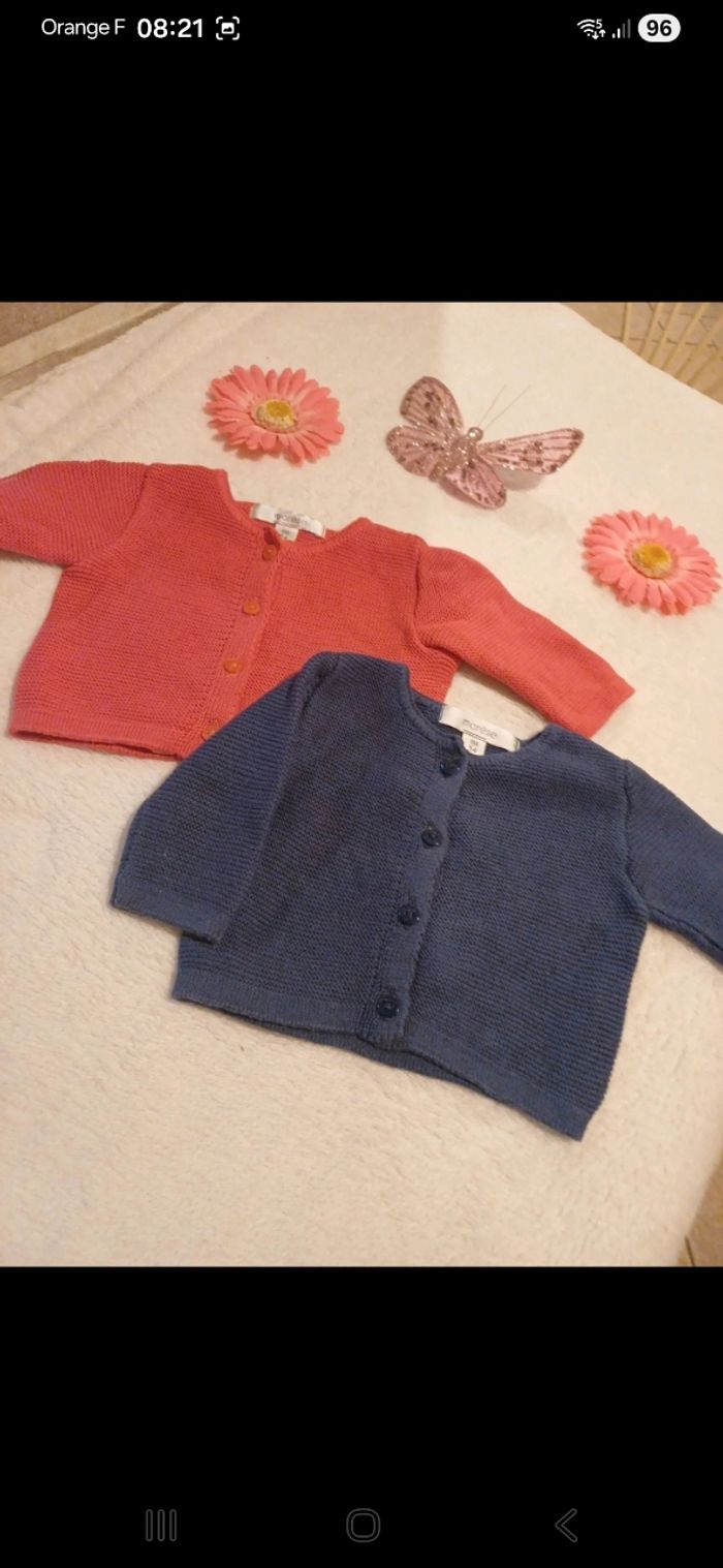 Lot de 2 gilets bébé taille 1 mois - photo numéro 1