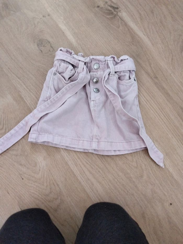 Jupe en jean couleur violet pâle