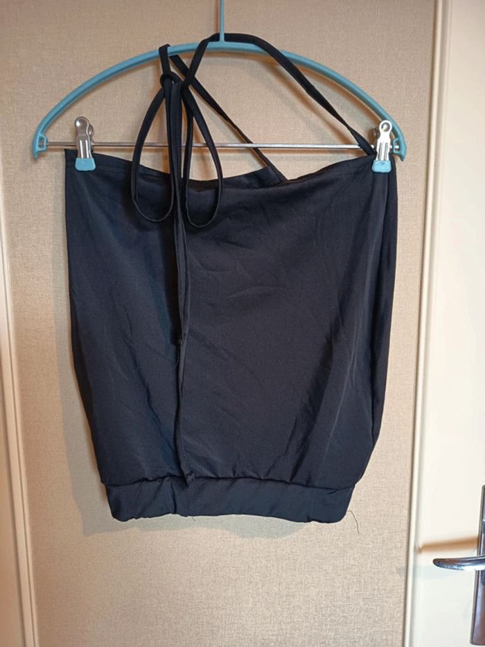 Crop top noir . Marque shein. - photo numéro 4