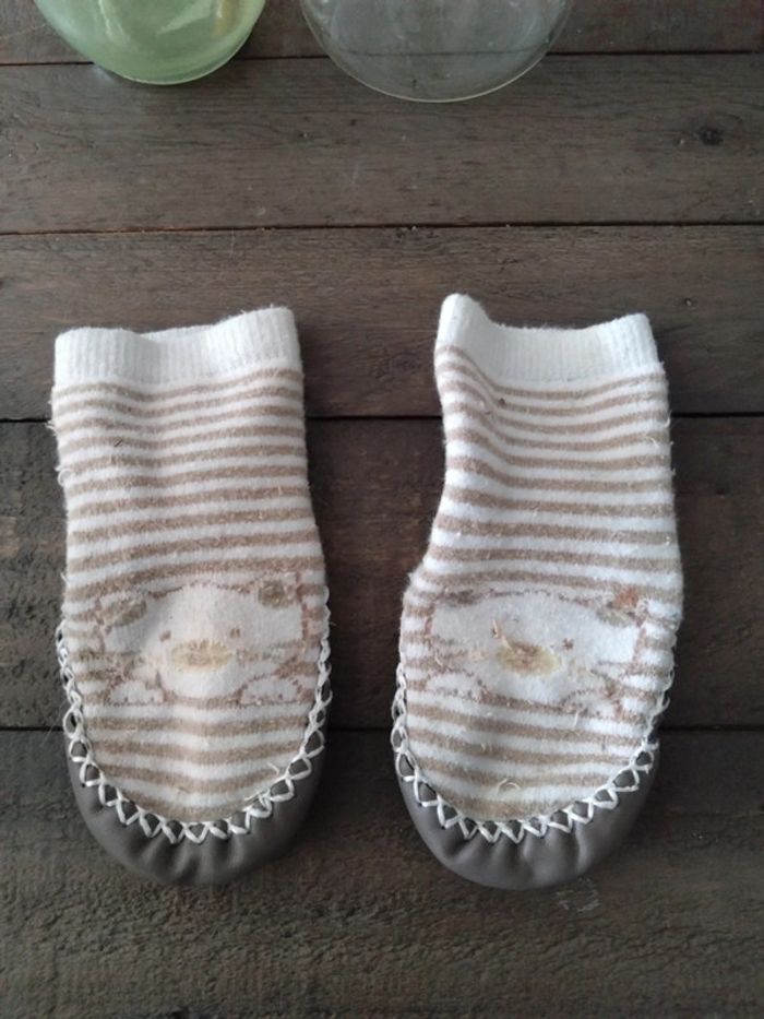 Chaussettes chaussons chaussures bébé de 3 mois a 6 mois