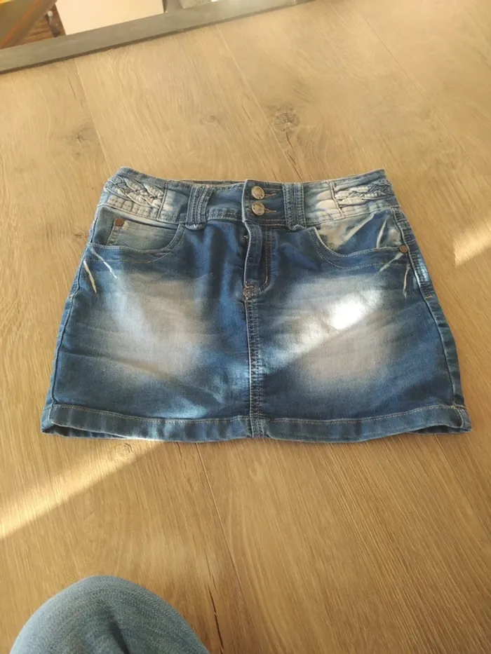 Superbe jupe courte en Jean