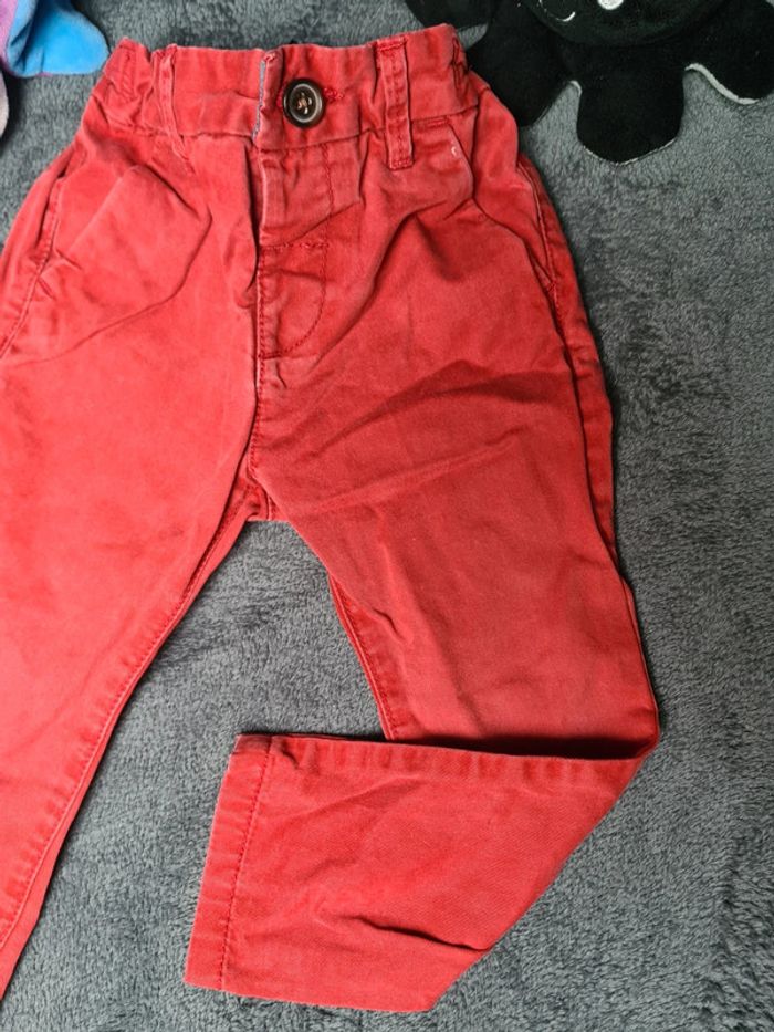 Jeans rouge 12/18 mois - photo numéro 2