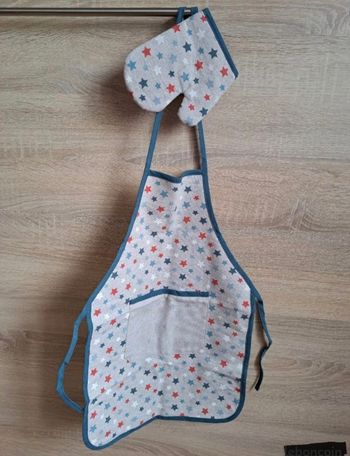 Tablier enfant avec son gant assorti