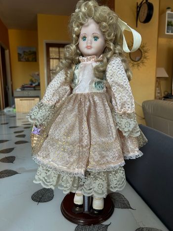 Ravissante Poupée Porcelaine Collection – Style Champêtre/Romantique – 42 cm