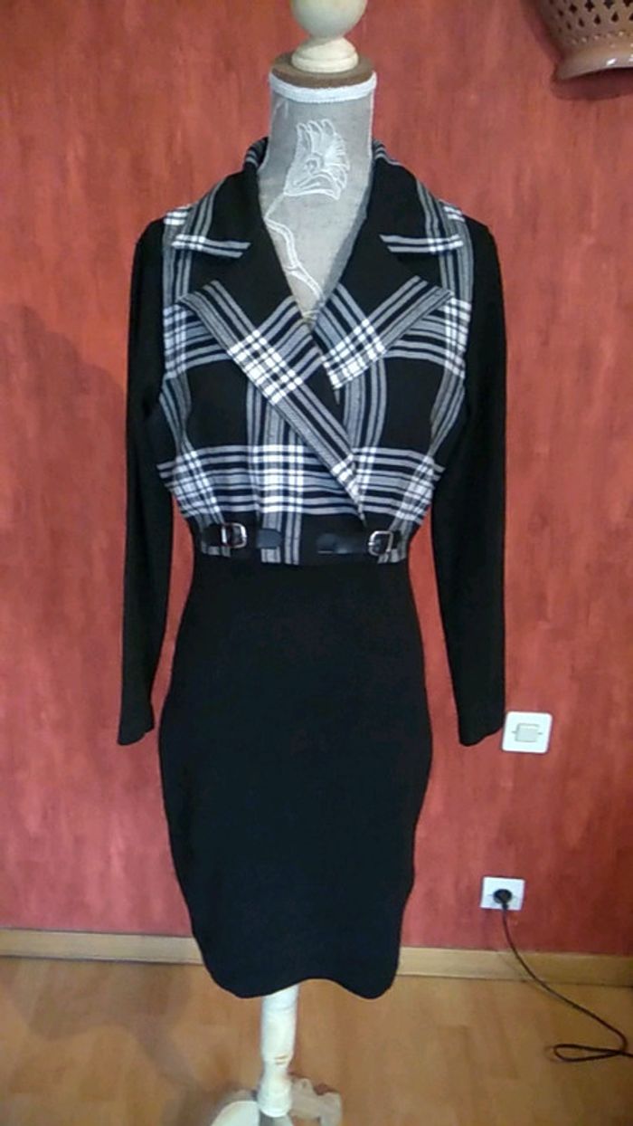 Robe moulante 2 en 1 avec effet blazer