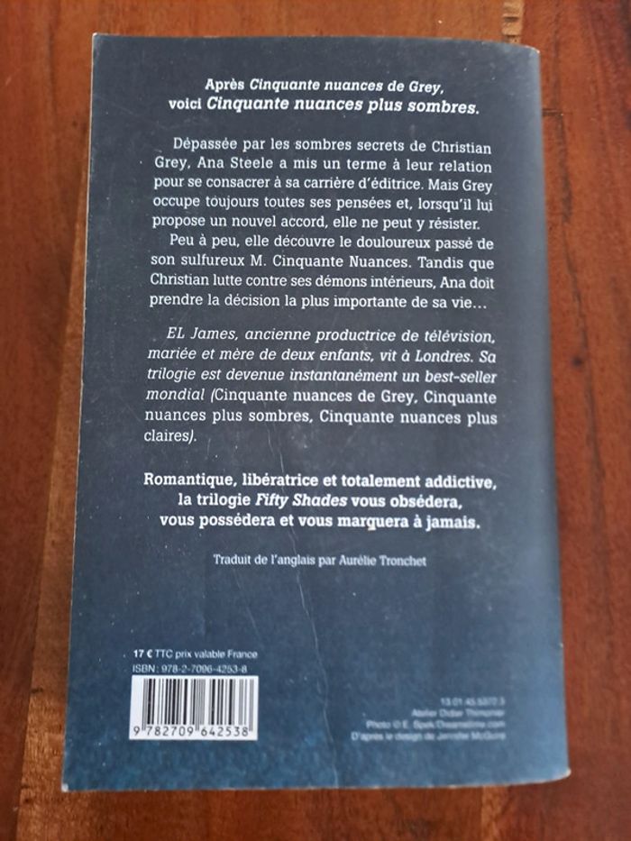 Livre Cinquante Nuances plus sombres, El James - photo numéro 2