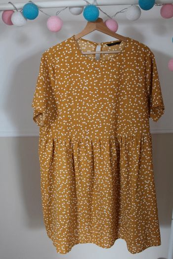 Robe moutarde à cœurs