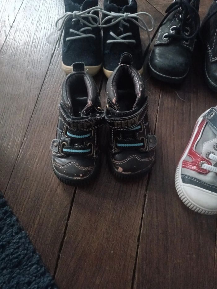 Lot de chaussures taille 20. - photo numéro 4