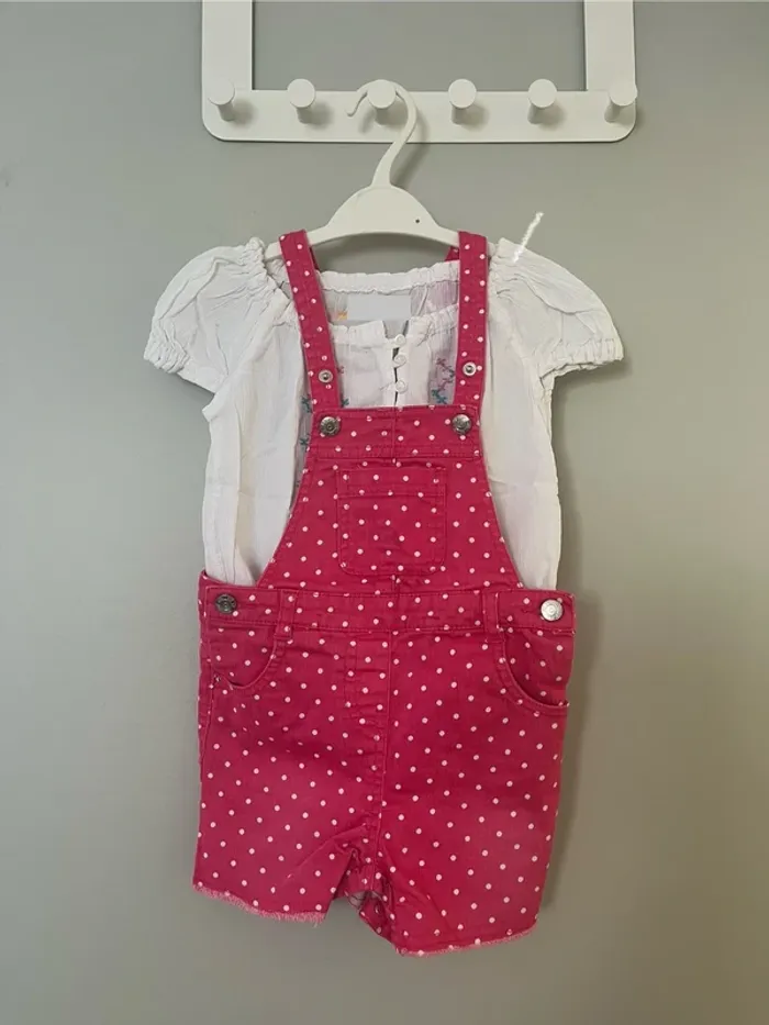Salopette short rose avec tee shirt taille 3 ans