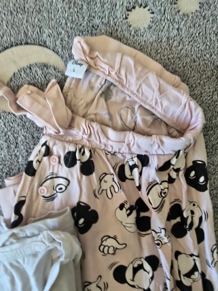 2 pantalons et 1 tee-shirt Minnie pyjama taille L - photo numéro 3