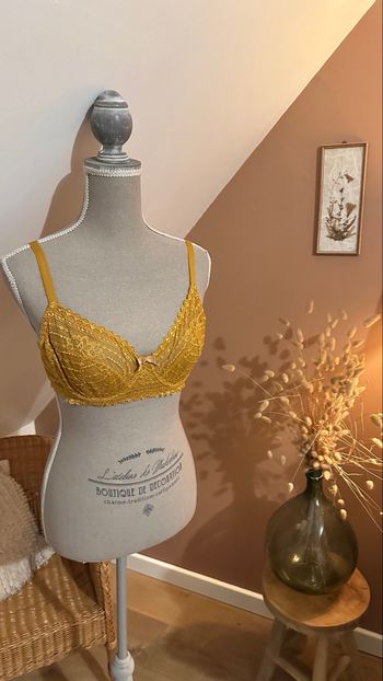 💛 Soutien-gorge couleur moutarde – Étam – Taille 95C – Très bon état