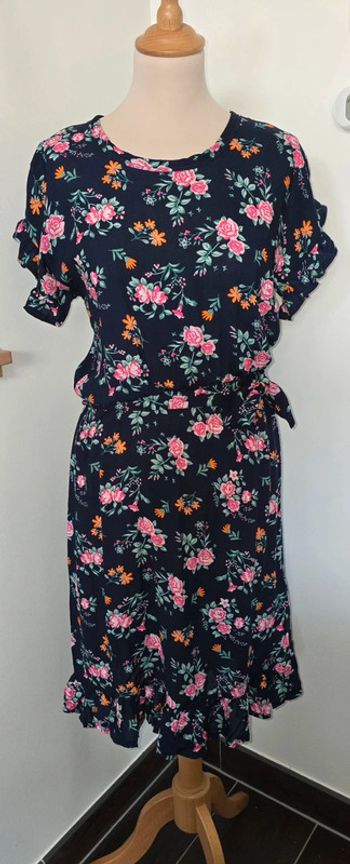 Robe fleurie avec ceinture Taille S Neuve