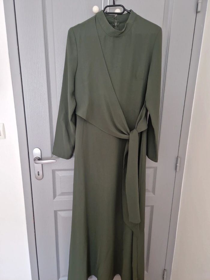 Robe longue à nouer kaki taille M Très bon état - photo numéro 2