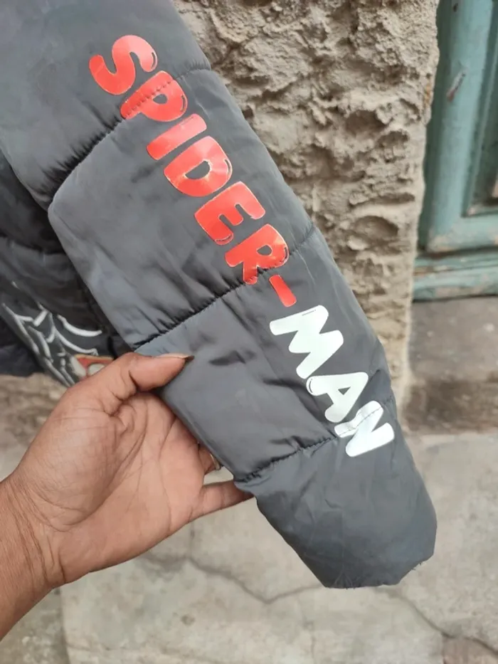 Veste 5 à 6 ans marque marvel - photo numéro 9
