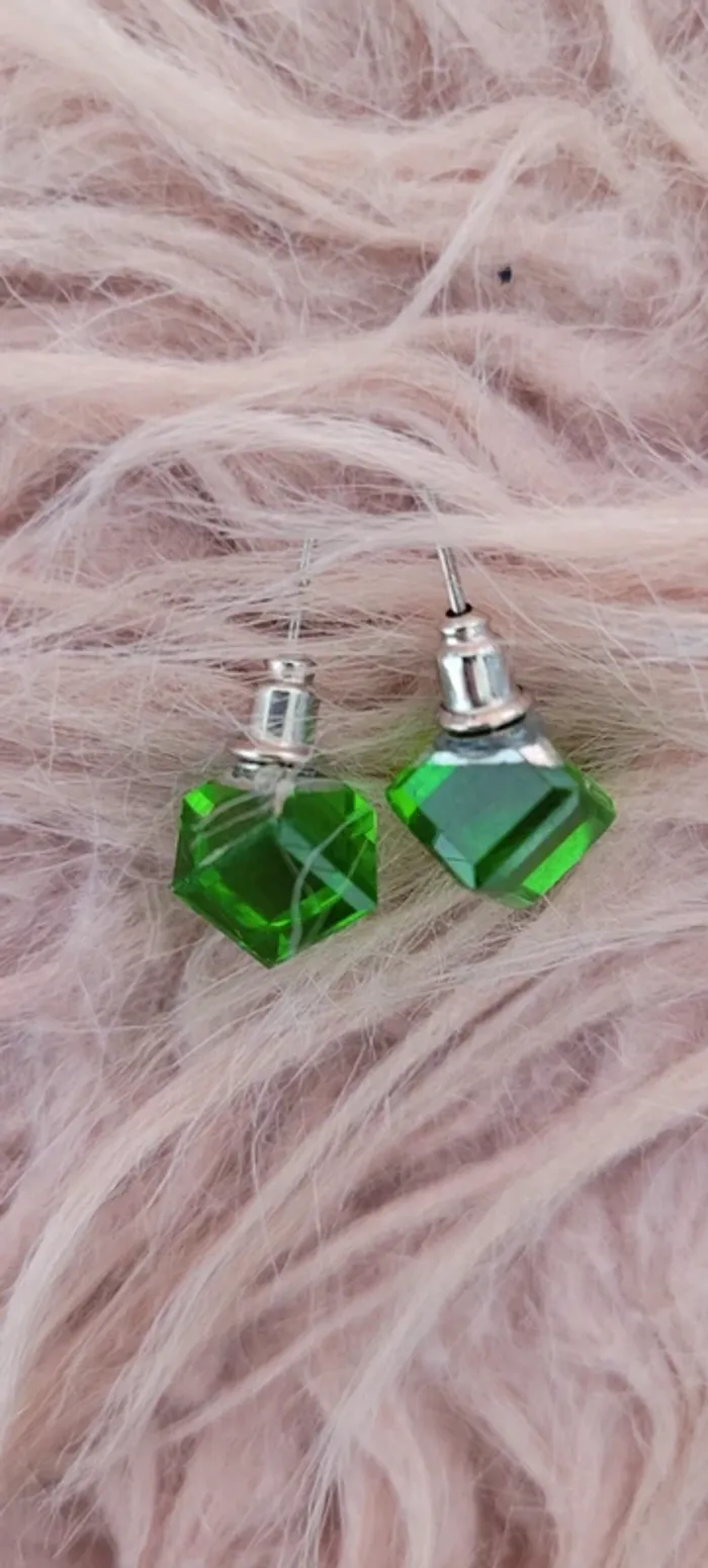 Boucles d'oreilles cube vert - photo numéro 2