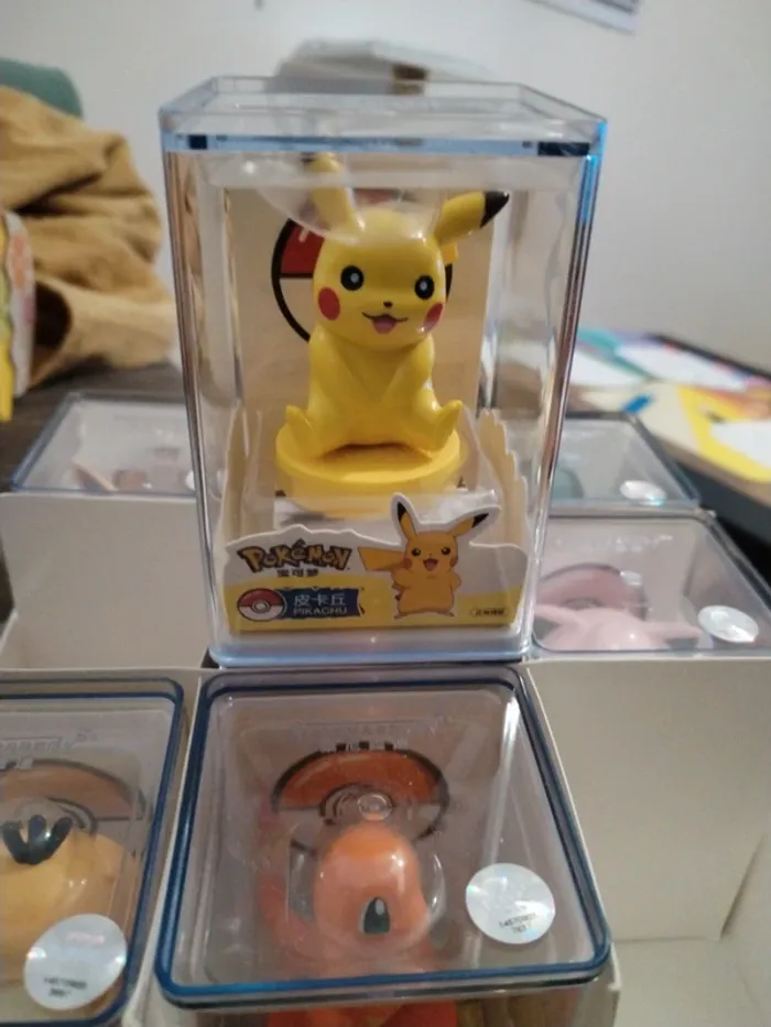 Figurine pokémon pikachu