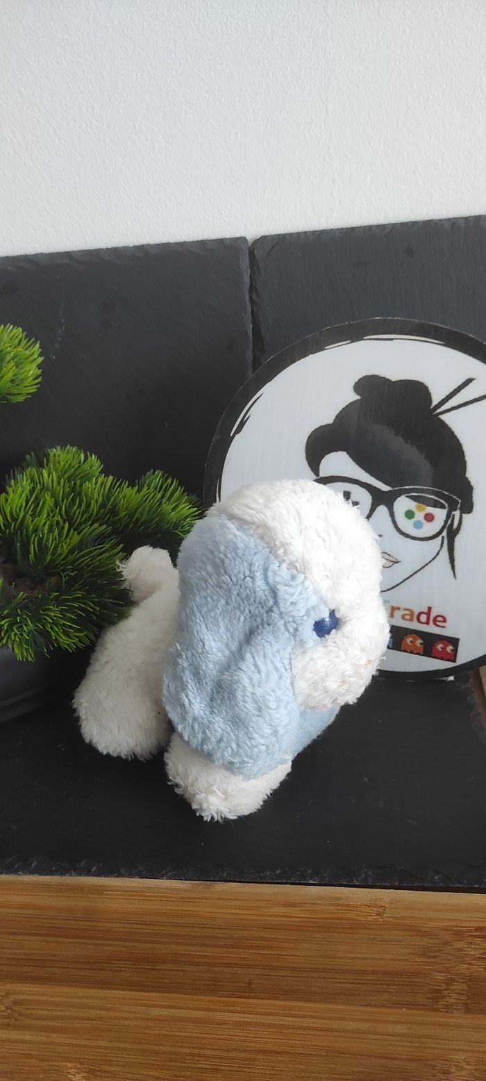 Peluche Chien blanc bleu yeux bleus Boulgom 18 cm Pouet Rose Ancien Vintage - photo numéro 2