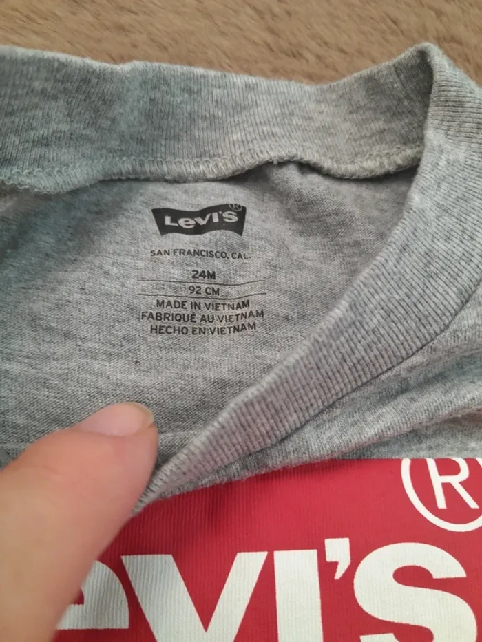 T-shirt manche courte - Levi's - Très bon état- Taille 24 mois - photo numéro 4