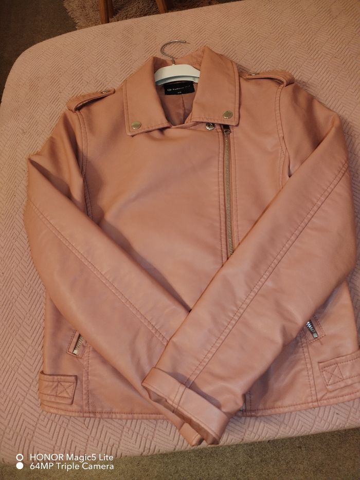 Veste rose en simili cuir - photo numéro 2