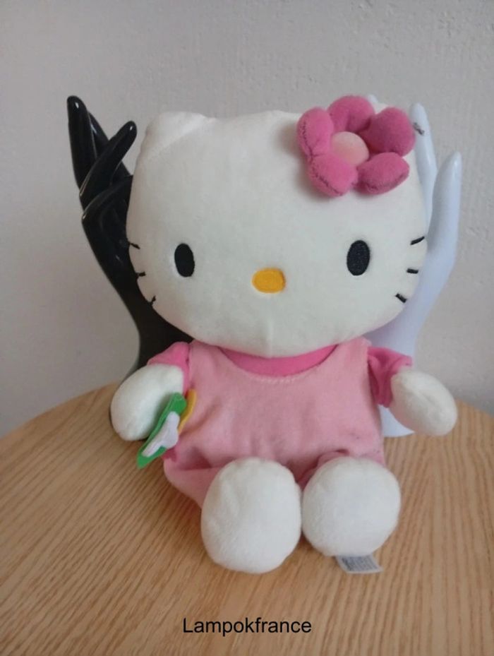 Peluche Hello Kitty très bon état dans les 25cm