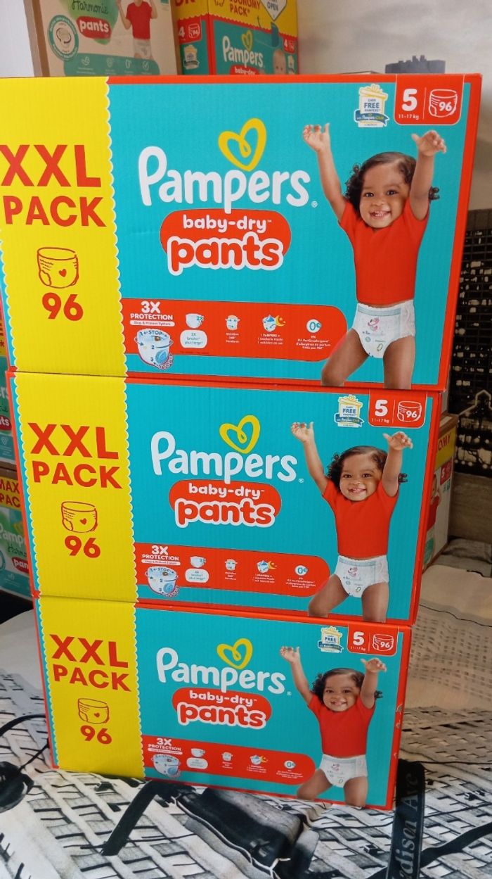Pampers toute taille neuf jamais ouvert - photo numéro 3