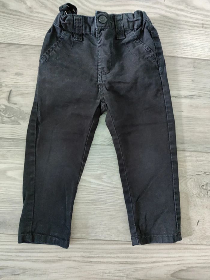 Pantalon noir taille 24 mois