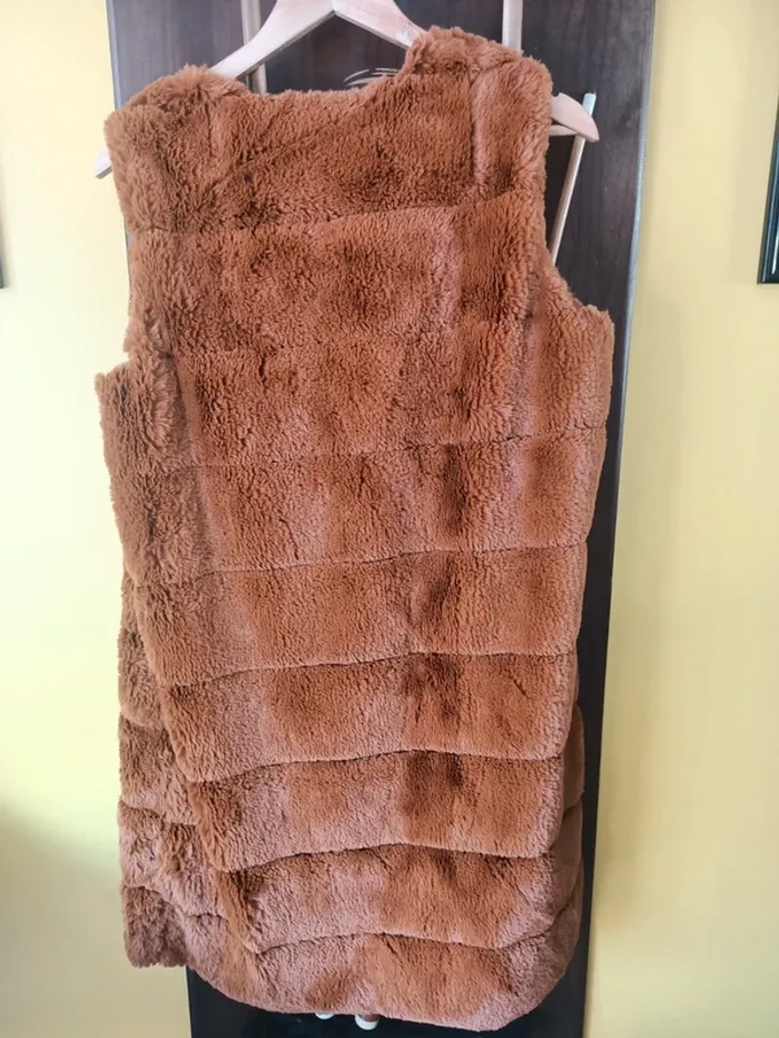 Magnifique gilet fausse fourrure sans manches - photo numéro 8