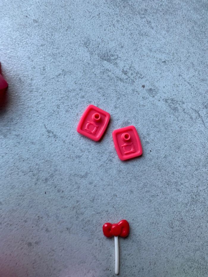 Lot jouet hello kitty marchande avec terrasse sucette figurine arbre panier etc - photo numéro 16