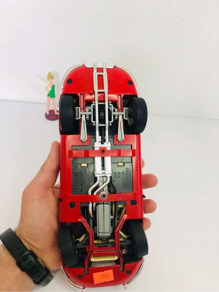 Jaguar type E décapotable rouge 1961 échelle 1/18 - photo numéro 9