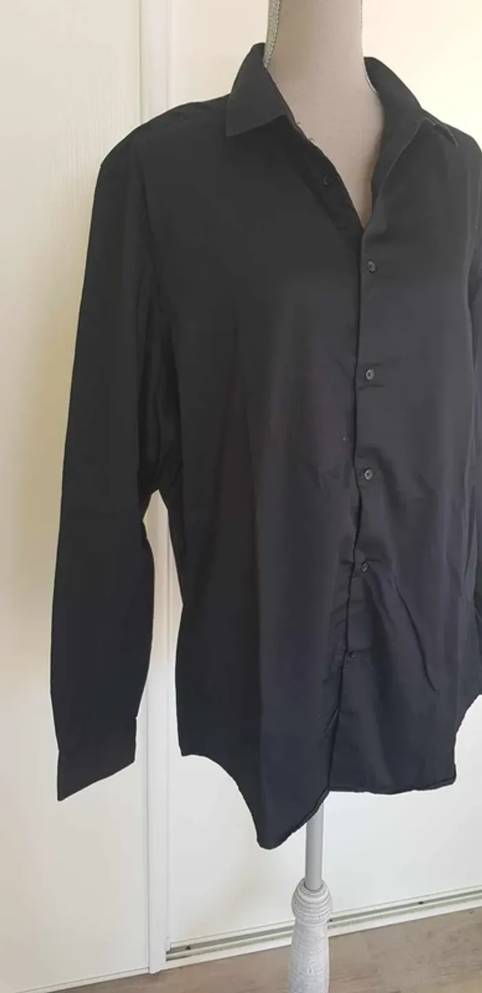 Chemise unie noire manches longues neuve - photo numéro 2