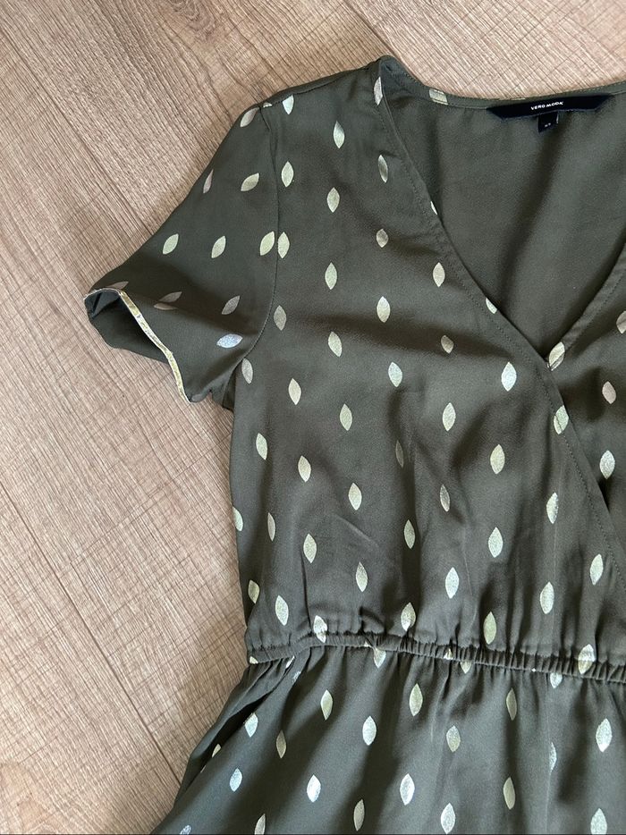 Robe kaki et dorée à manches courtes Vero Moda taille XS TBE - photo numéro 9