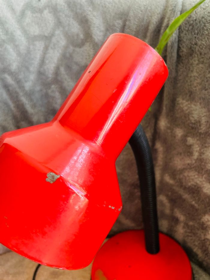 Lampe de bureau vintage en métal rouge 90’s - photo numéro 2
