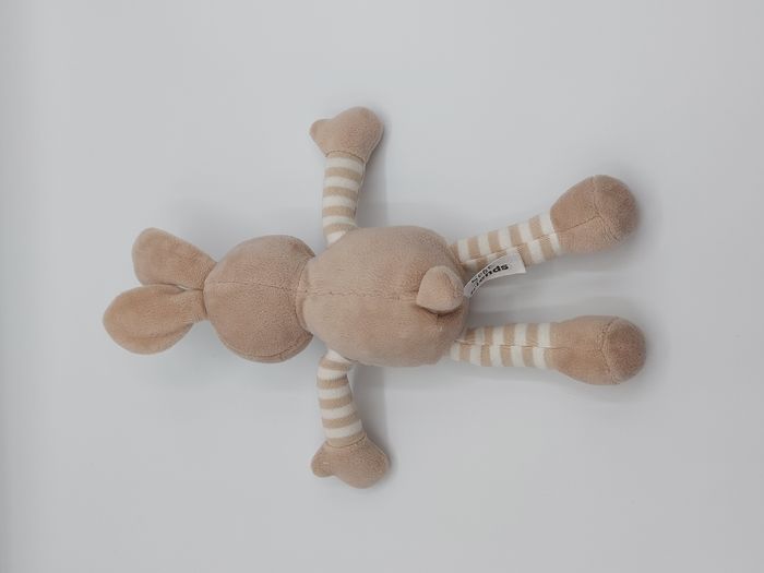 Peluche doudou lapin beige blanc SOFT FRIENDS hochet grelot rayures 28 cm - photo numéro 2