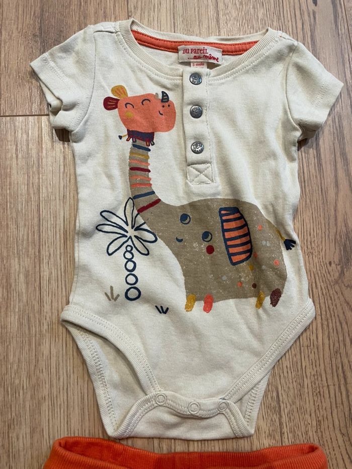 Ensemble body manche courte + short 3 mois - photo numéro 3