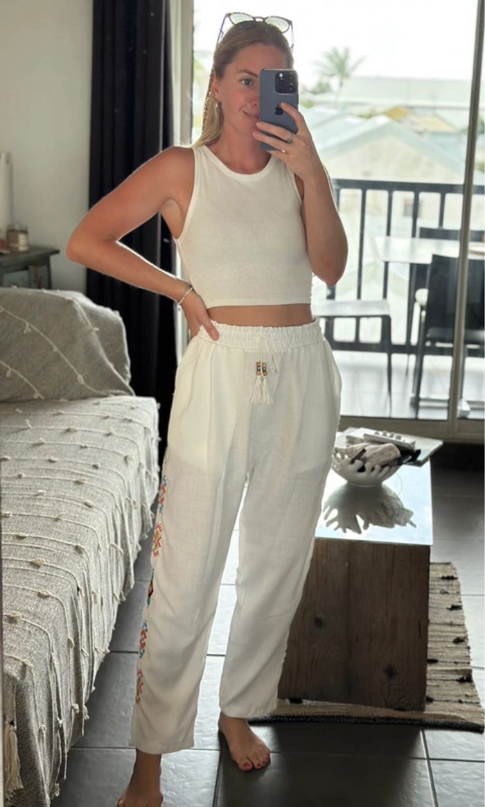 Pantalon léger en lin blanc coupe ample, détails brodés colorés taille 3 - photo numéro 2