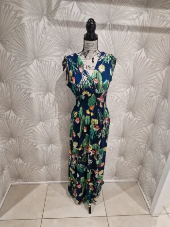 Jolie robe longue fleuris taille 42/44