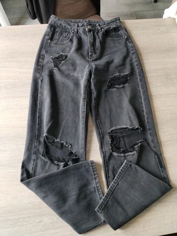 Jean à trous taille 34