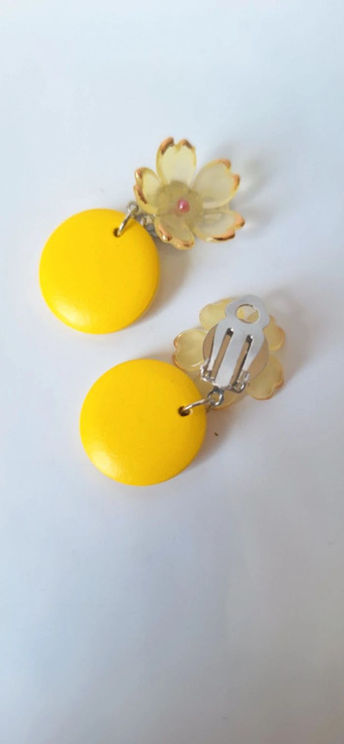 Boucles d’oreilles à clips jaunes fleurs de cerisier - photo numéro 3