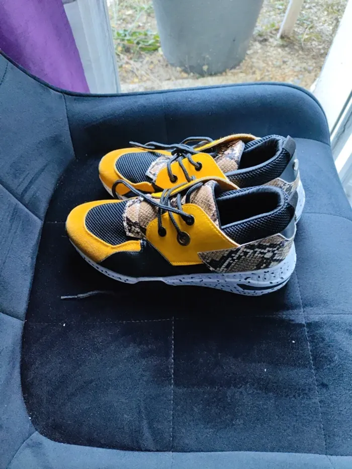 Basket femme taille 37 noir jaune